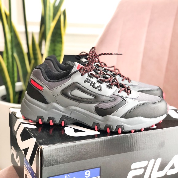 NIB FILA | Men’s Reminder Sneakers - Picture 2 of 4